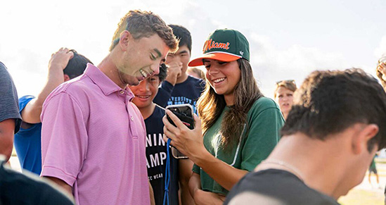 how to use social media for recruiting